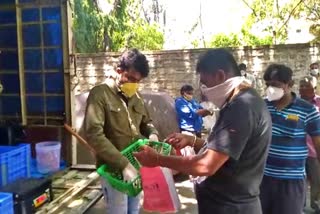 Chandan Shetty selling vegetables