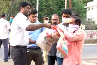 LABOUR DEPARTMENT FOOD SUPPLY  District Labor Department distribute food grains for migrant workers  കൊവിഡ് 19  ഭക്ഷ്യധാന്യങ്ങളുമായി  ഭക്ഷ്യധാന്യ കിറ്റുകൾ