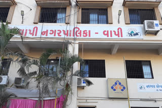 A 14-day home in Vapi establishes a separate system for garbage collection for families living in quarantine and completing periods.