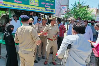 police serving