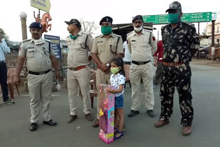 6-year-old girl has donated her piggy bank to help the poor In Dindori