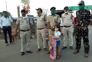 6 years old girl donate piggy bank savings for fight against coronavirus