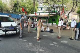 Uttar Pradesh migrant laborers who set out on foot on their own