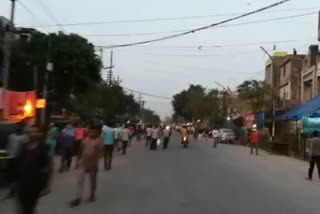 residents of noida are coming out of there home during lockdown