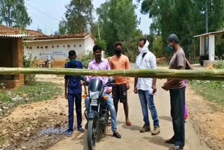 Villagers sealed all the paths of the village of surajpur