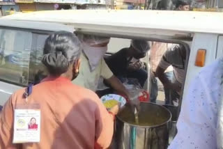 Homeless miserable condition at Hubli: Breakfast from Satyabhoda Math