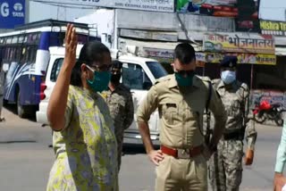 Collector Harishka Singh inspected lockdown in Tikamgarh