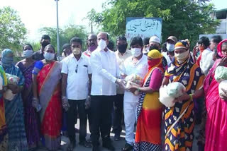 Kurnool  former MLA  distributes essential goods