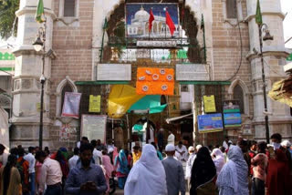 Rajasthan dargah  religious congregation in India  coronavirus in India  lockdown  അജ്‌മേര്‍ ദര്‍ഗ  ലോക്‌ ഡൗണ്‍  അജ്‌മേര്‍ ദര്‍ഗയില്‍ ഒത്തുകൂടിയവര്‍ക്കെതിരെ കേസ്‌; ആറ് പേരെ അറസ്റ്റ് ചെയ്‌തു