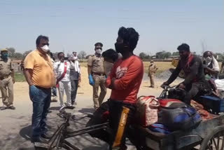 बिहार जा रहे 370 मजदूरों को पुलिस ने पकड़ा