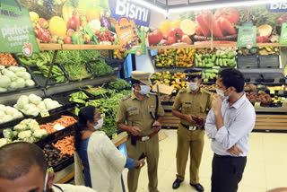 Raid, supermarket, covid 19  Collector's raid in supermarket  അമിത വില ഈടാക്കിയ  സൂപ്പര്‍മാര്‍ക്കറ്റിനെതിരെ നടപടി  ബിസ്‌മി ഹൈപ്പർമാർക്കറ്റ്  കലക്‌ടറുടെ നിർദേശം