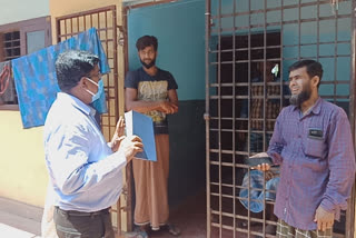 Dpy collector. visit in Nadapuram Camp Kozhikode Nadapuram  deputy collector  nadapuram camp  kozhikode migrant workers  നാദാപുരം ക്യാമ്പ് സന്ദർശിച്ച് ഡെപ്യൂട്ടി കല്കടർ  കോഴിക്കോട് അതിഥി തൊഴിലാളികൾ