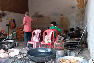 bjp mla sandeep jaiswal providing free food to needy people