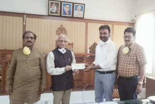 Donation of CM Relief Fund from Hubli Doctor