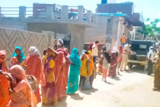 jaipur news , lock down in jaipur,  food distribution in amer jaipur,  जयपुर न्यूज  लॉक डाउन,  आमेर में भोजन वितरण