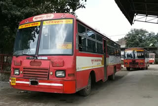 COVID-19: UPSRTC employees donate one day's salary to CM relief fund  COVID-19  corona  utter pradesh  lucknow  ഉത്തർ പ്രദേശ്  കോറോണ  കൊവിഡ്  യുപിഎസ്ആർടിസി  ഖ്യമന്ത്രിയുടെ കൊവിഡ് ദുരിതാശ്വാസ ഫണ്ട്