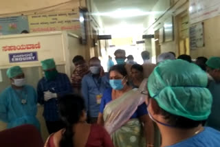 Mysore Kusuma Shivalli visits Kundagola Taluk Hospital