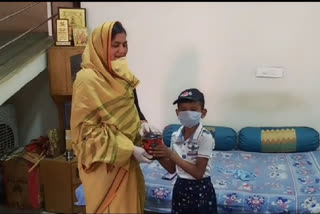 9 year kid of donated 1 thousand 11 rupees  from his pocket money to fight against corona virus in vidisha