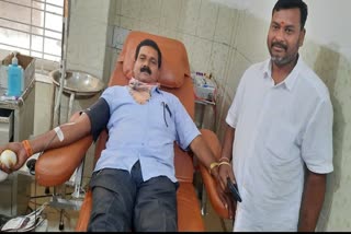 some youth donate blood to burla blood bank