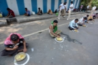 Municipal corporation in Indore is distributing 20 thousand food packets