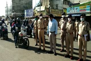 महाकर्फ्यू को सफल बनाने के लिए पुलिस ने निकाली रैली, Police rally to make Mahakarfu successful