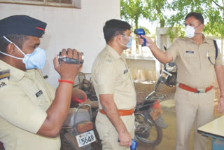 thermal scanner use for temperature   check up of police