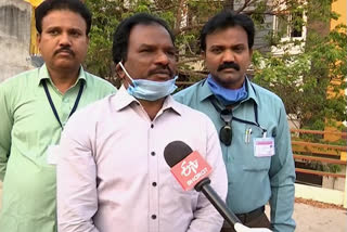 Sachivalaya employee association condemn attack on employee in Nellore