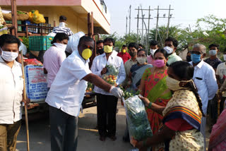 Somashekhar Reddy supporters maintain social distance