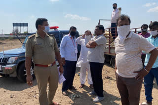 Distribution of food items to laborers in Vijayapura