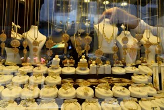 Gold futures rise Rs 448 to Rs 43,688 per 10 gm
