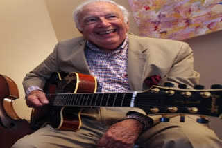 Jazz guitarist Bucky Pizzarelli dies at 94 from coronavirus