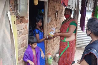 distributed grocery to needy people