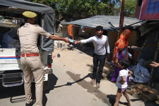 food distribution by police