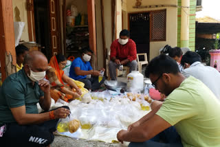 Dnyaneshwar Patil distributes food grains to the poor during lockdown in Burhanpur