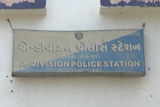 Bhuj police developed sanitizer machine