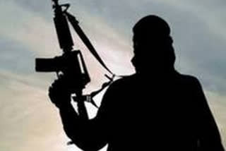 terrorists in J-K's Kulgam  terrorists  Kulgam  Encounter  security forces  ജമ്മു-കശ്മീര്‍  കുല്‍ഗാം  സൈന്യം  തീവ്രവാദി  ഭീകരര്‍