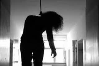 Police saved the life of a hanging woman in the noose