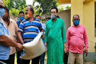 minister-ujjal-biswas-distribute-food-at-krishnagar