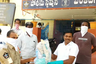 Distribution of masks and sanitizers to police personnel