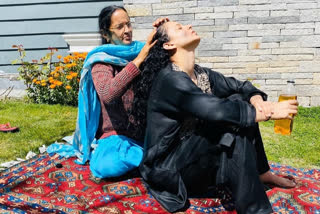 Lockdown diaries: Kangana gets head massage by mom, fans laud her for 'living real life'