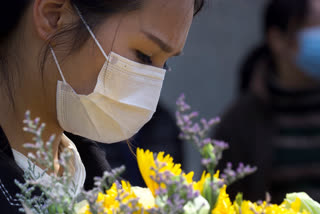 China honors virus victims with 3 minutes of reflection