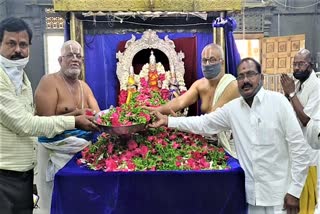 one lakh puspa archana in yadadri laxminarasima swamy