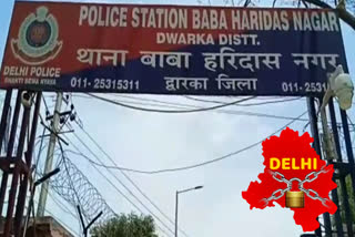 Liquor smuggler arrested by police team of Baba Haridas Nagar police station during the lockdown.