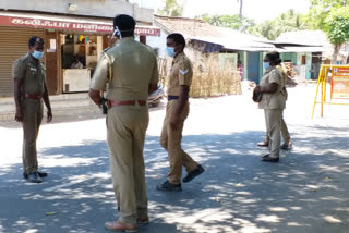 UP Police Lockdown violators Muzaffarnagar Uttar Pradesh Doorstep FIR police deliver FIRs at doorsteps ലോക്ക്ഡൗൺ എഫ്‌ഐആർ ലോക്ക്ഡൗൺ ഉത്തർപ്രദേശ്