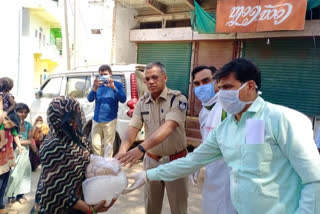 Youth Congress workers distributed food packets