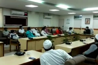 SSP DM holds meeting with religious leaders  to stop Corona rumor in ghaziabad