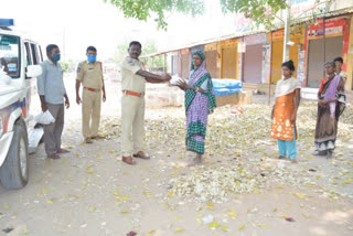 ASI supplicates beggars and orphans in gadwal