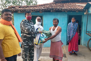 Pithoria Corona relief team helping the poor in ranchi