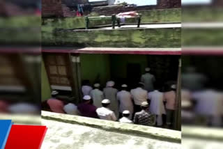 COVID-19: People offer Namaz in group in UP, case registered