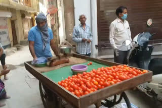 effect of lockdown in less over the purchasing of vegetables and fruits in delhi